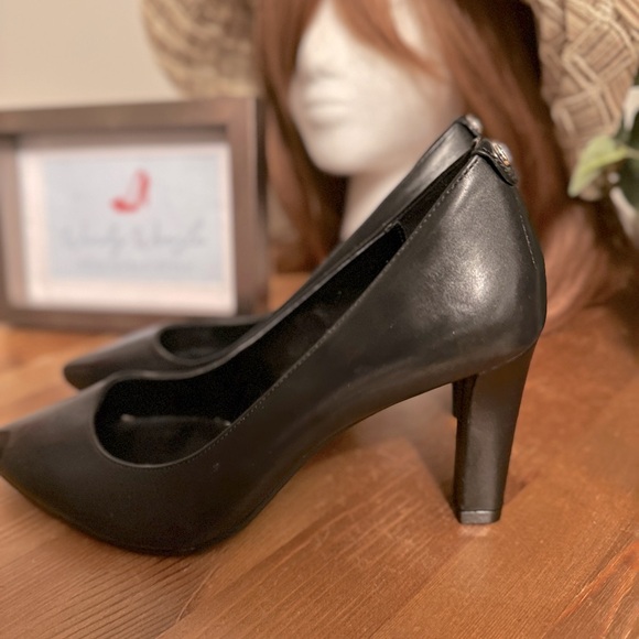 Michael Kors MILLY FLEX PUMP - Picture 3 of 6